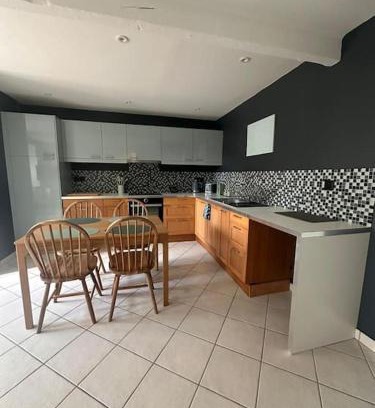 Saint-Maurice-de-Remens Apartamento | Petite maison de village 2