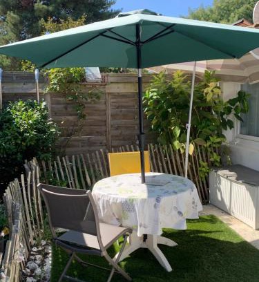 Ars-en-Re Casa | Petite maison dans le jardin