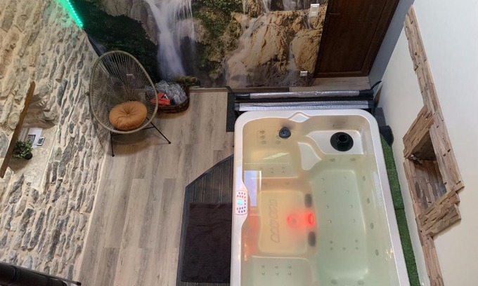 Savigny-sous-Malain Casa | Petite Maison chaleureuse avec jacuzzi privatif