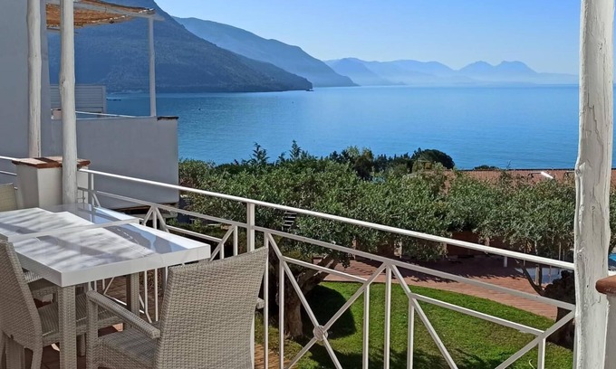Villammare Apartamento | Petrasia Sea view flat located in the Ruve Bianche Residence with swimming pool and private beach