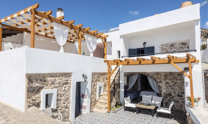 Kerames Casa | Petrino paradosiako (casa tradicional)