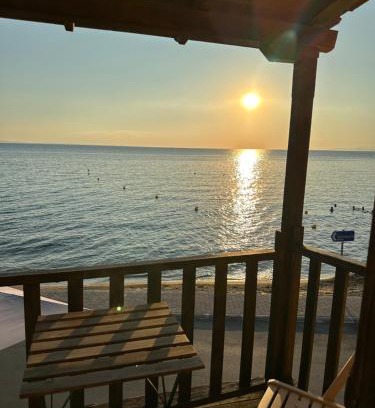 Paradhisos Casa | Petrospito by the sea!