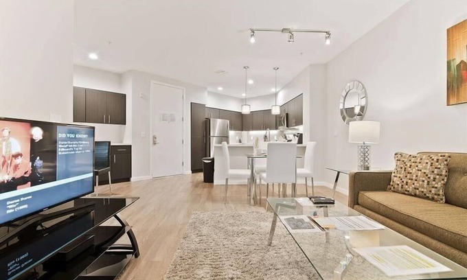 Menlo Park Apartamento | Pets Are Welcome | 1BR w/ Pet Spa, Salon & Bark Park