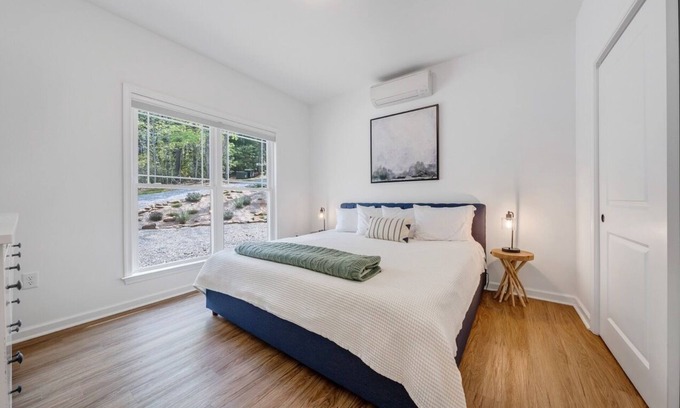 Goodview Casa | Pets, Lake, Dock, Fire Pit, Kayaks, and SUP