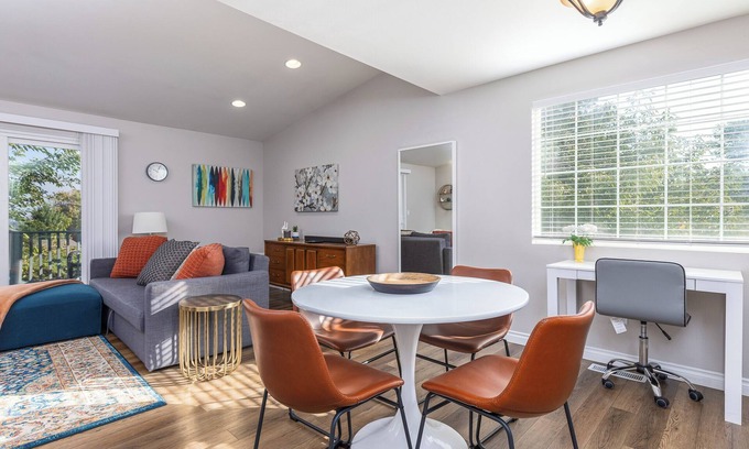 Tri-Cities Casa | Pets welcome! Charming 2-bedroom townhome in Kennewick w/ Blazing WiFi + AC/Heat