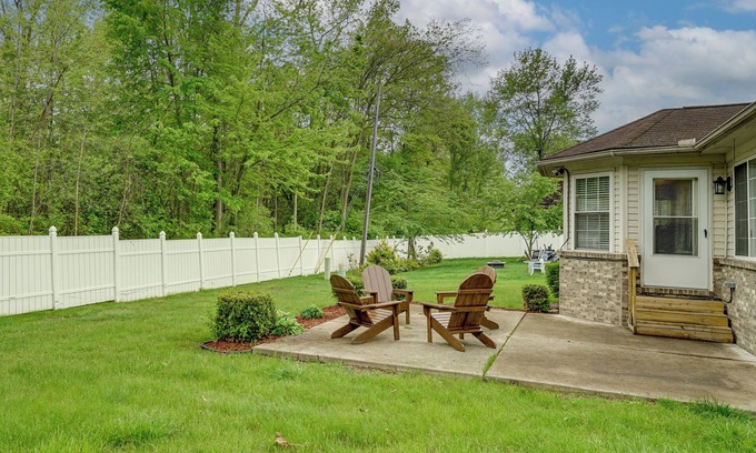 Westland Casa | Pets Welcome: Convenient Family Home in Westland!
