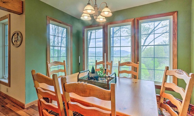 Mountain Air Apartamento | Pets Welcome: Quaint Blue Ridge Mountain Getaway!