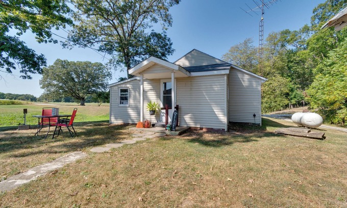 Toledo Casa | Pets Welcome: Tranquil Retreat w/ Yard in Jewett!