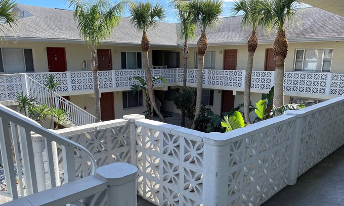 Surfside Historic District Condominio | Pets welcome ! World-famous Daytona Beach !
