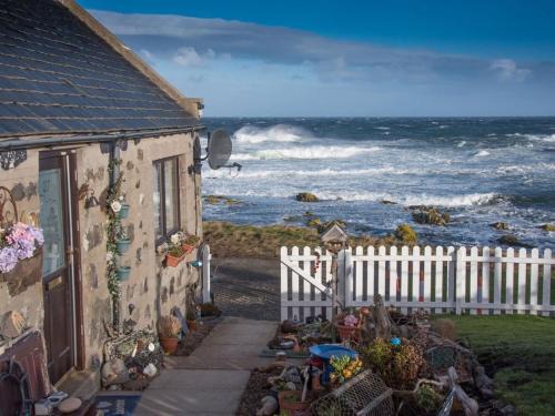 Sandhaven Casa | Pew with a View - Seafront Cottages