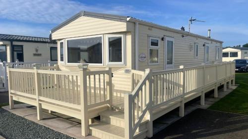 Chapel Saint Leonards Apartamento | PG69 Golden Palm 8 Berth Caravan with Decking