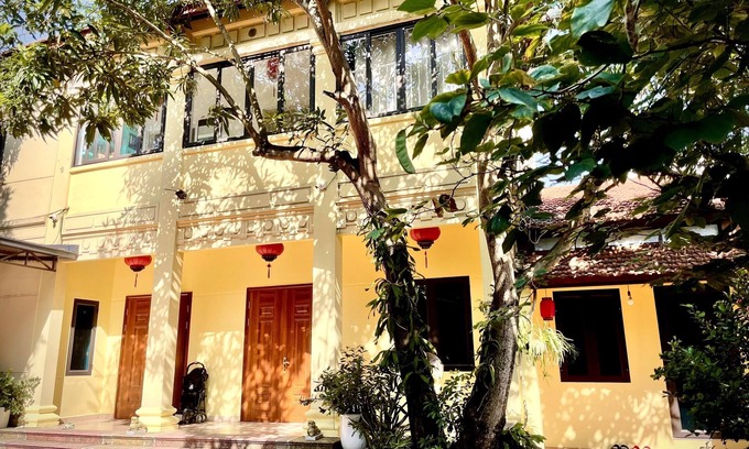 Dong Anh Casa | Phòng Giường Đôi cỡ Queen Có Ban Công Sân Hiên Ấm Cúng
