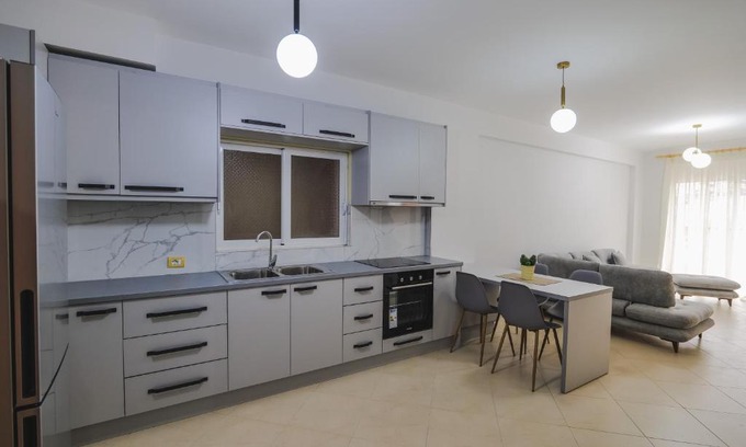 Qender Apartamento | Phaedra's Apartment