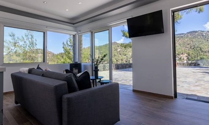 Vasa Koilaniou Casa | Phaedrus Living: Palaiomylos Forest Residence