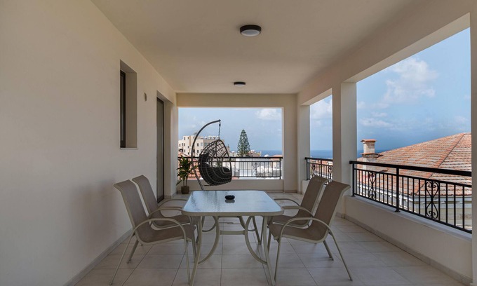 Old Town Apartamento | Phaedrus Living: Paphos Old Town Seaview Flat