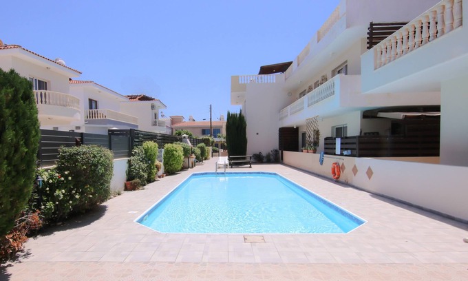 Universal Apartamento | Phaedrus Living: Universal City Flat Alina