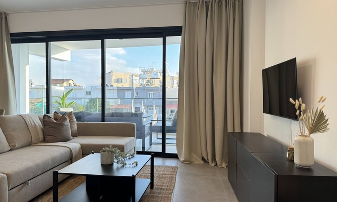 Aglantzia Apartamento | Phaedrus Living White Hills Suites City View