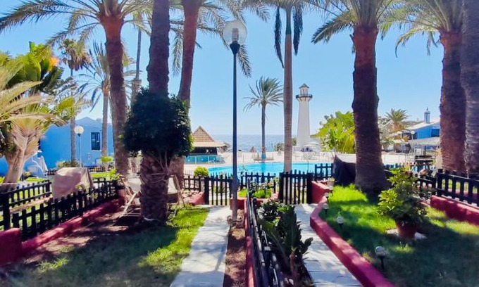 Playa del Aguila Apartamento | PHARUS retro beach home New Heated Pool