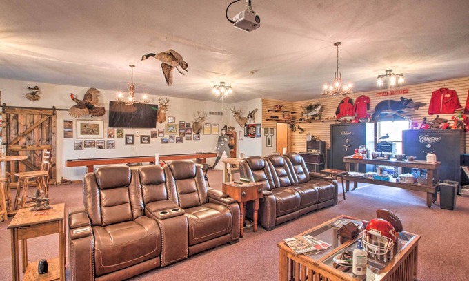 Dawn Cabina | Pheasant Game Farm Missouri Vacation Rental!