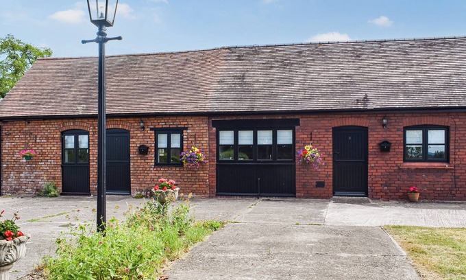 Usk Cabaña | Pheasant Pens 1 - UK50187