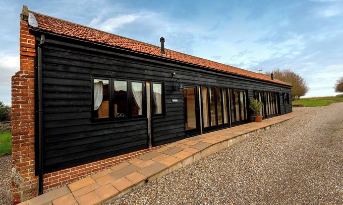 Beccles Cabaña | PHEASANT, pet friendly, character holiday cottage in Wheatacre