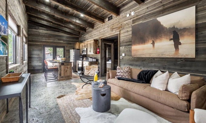 Last Chance Casa | Pheasant Tail Villa/ Cozy Cabin/ World class Fishing / Fire pit/ BBQ