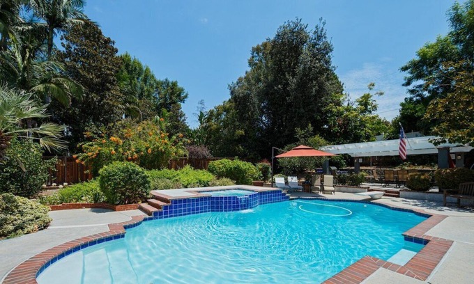 East Whittier Casa | Phenomenal space centrally located minutes form everything