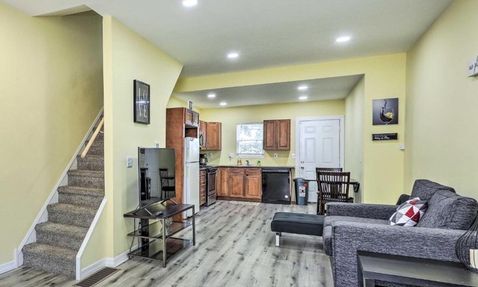 North Philadelphia Casa | Philly Townhome with Gas Grill about 5 Mi to Dtwn!