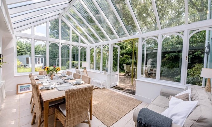 Brampton Casa | Phoenix Cottage, Brampton