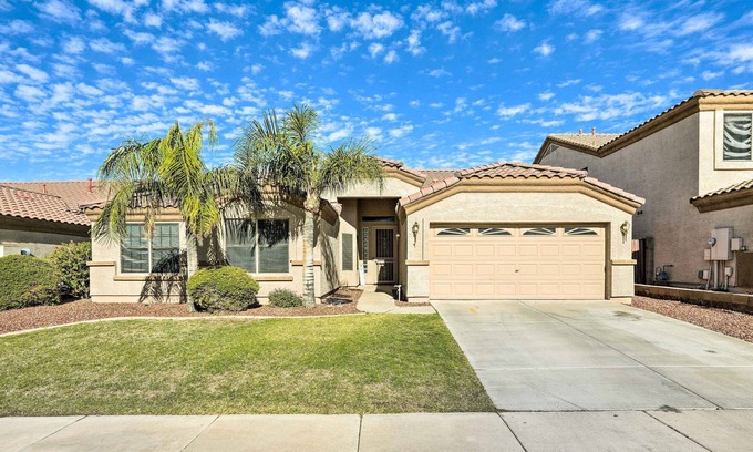Entrada Casa | Phoenix Home: Ping Pong Table, Private Yard!