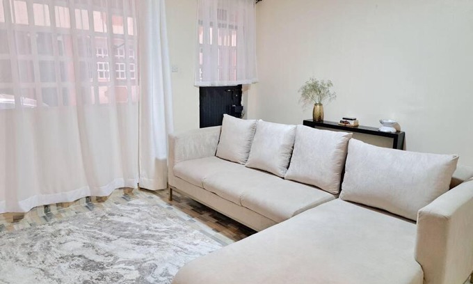 Eldoret Apartamento | Phoenix Minimalist Apartment