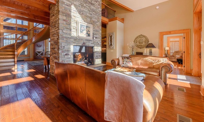 Jefferson Casa | Phoenix Mountain Lodge on Twickenham estate