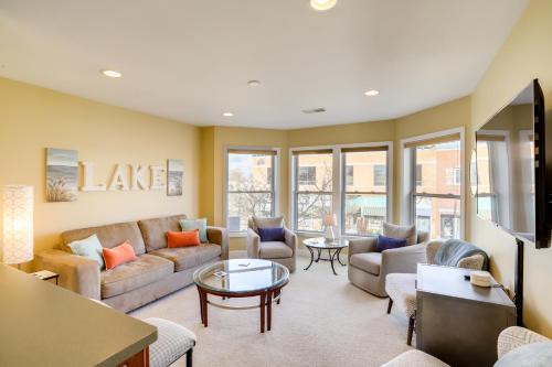 South Haven Apartamento | Phoenix Nest South Haven Condo River View!