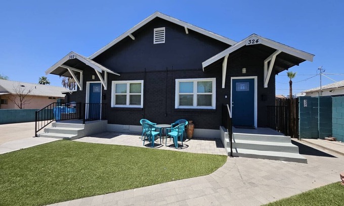 Garfield Casa | Phoenix Triplex all to your Self