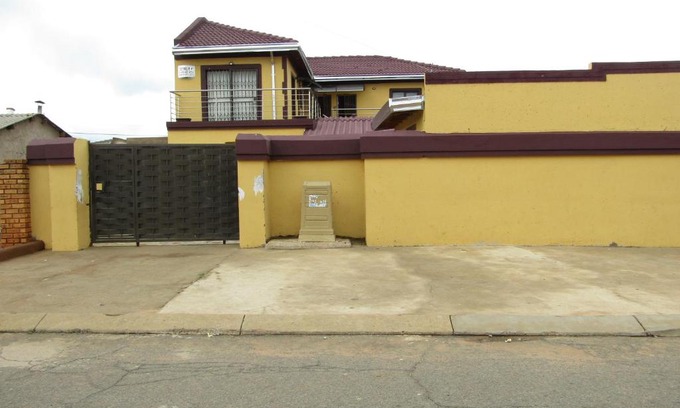 Greater Johannesburg Metropolitan Area Casa | Phomolong Guest House Soweto