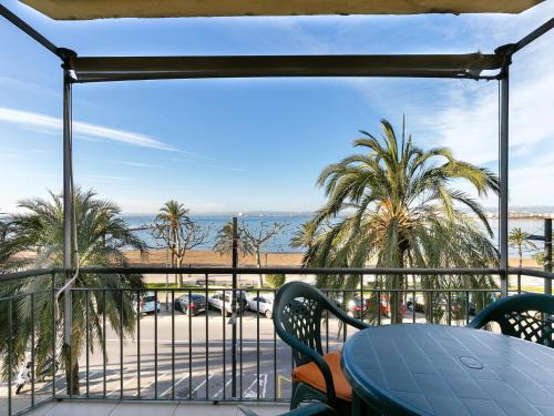 Centro de Roses Apartamento | PI I SUNYER 2-B -Apartamento amplio y luminoso en el centro de Roses, delante del mar, con vistas al mar. - ES-228-118