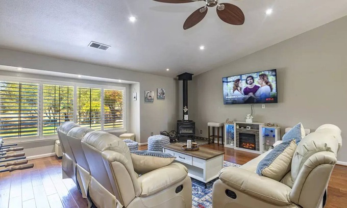 Coarsegold Casa | Picayune Retreat: Spa/EV/Play-structure/Pet-loving/Games and more''