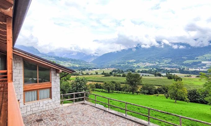 Bleggio Superiore Apartamento | Picchio Autunno by Interhome