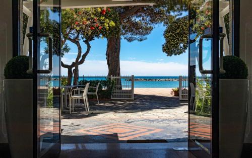 San Bartolomeo al Mare Hotel | Piccolo hotel le Palme