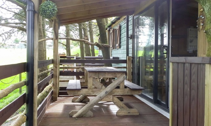 Llangeler Cabaña | 2 bedroom accommodation in Saron