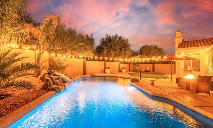Foothills Casa | ¡Nuevo hogar! Raras de lujo frente al lago Villa Oasis. Un solo nivel con piscina climatizada y spa.