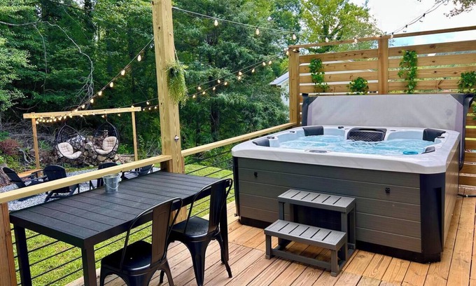 Dahlonega Casa | Pickle/Basketball, Gym, Rockwall, Arcade, Hot Tub!