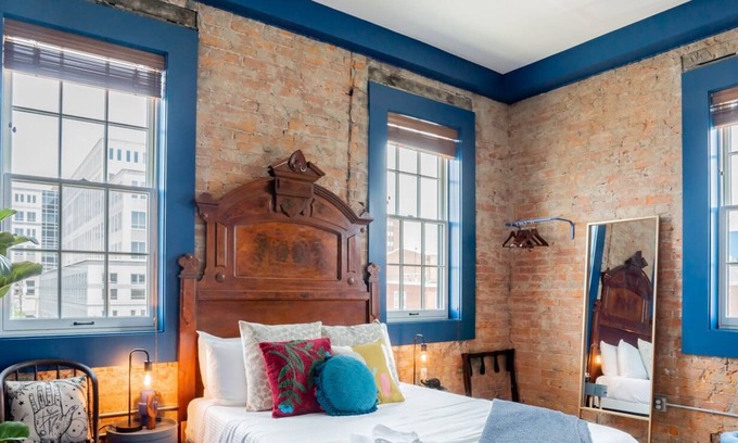 Covington Apartamento | Pickle Factory Odd Fellows Hall