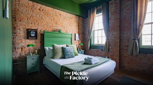 Covington Apartamento | Pickle Factory - In A Pickle Retro Loft 2 bedroom