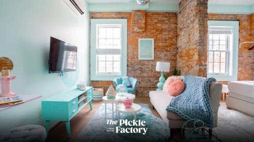 Covington Apartamento | Pickle Factory - Soda Pop Whimsical Fun Studio