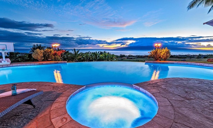 Downtown Lahaina Casa | Casa y cabaña / 6br 4. 5ba / Infinity Edge Pool / Hot Tub / Vistas increíbles