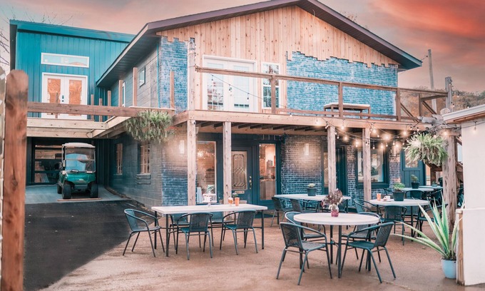 Ironton Apartamento | Pickleball Cafe & Micro Hotel