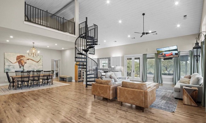 Marble Falls Casa | Pickleball court on 5-acres, spacious house