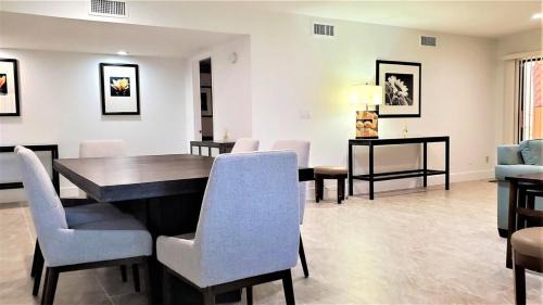 South Scottsdale Casa | Pickleball, Tennis, Pool Spa, Bike Trail, Private