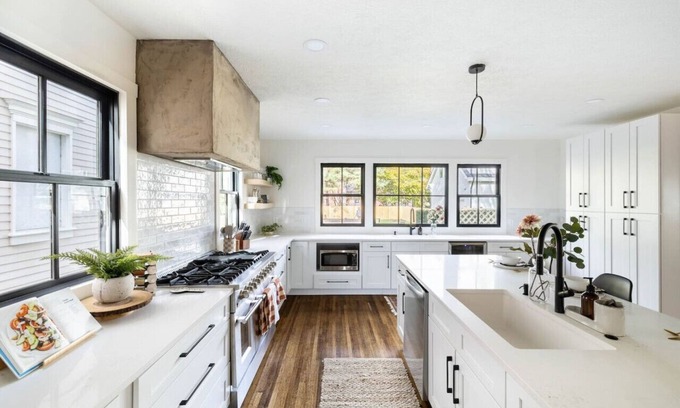 Old Northside Casa | PickleBallCt/HotTub/Walk to Bottleworks Retreat
